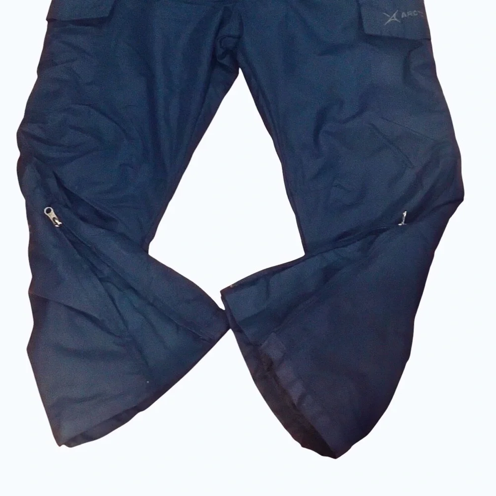 New ARCTIX Insulated Cargo Navy Blue Snow Pants  (28-30W)x 25”L ( Men’s Small )